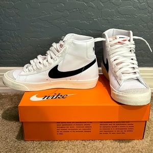 Nike blazers mid 77s white with black